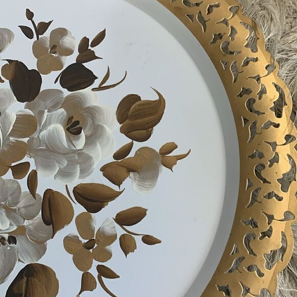 Vintage Nashco Mew York Round Hand-Painted Flower Metal Tray Pierced
Lace Edge - Picture 7 of 17